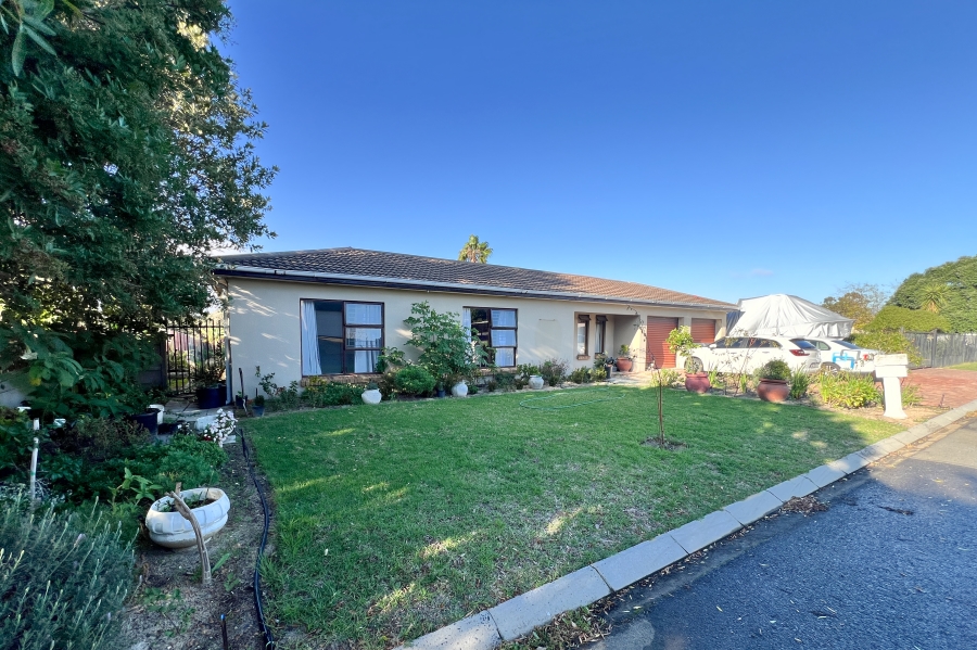 5 Bedroom Property for Sale in Vredekloof Western Cape